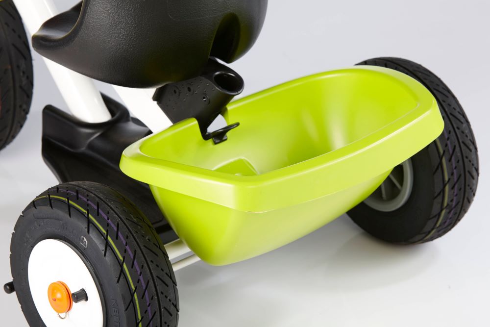 Nahaufnahme der Sandschale des KETTLER Dreirads Startrike Air für zusätzlichen Stauraum.