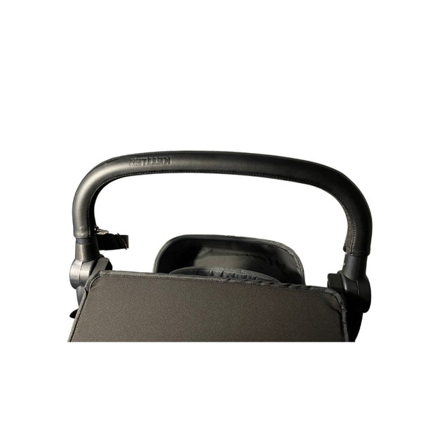 Detailansicht des Klappbollerwagen KETTLER COMPACT PU Ledergriff aus elegantem PU-Leder