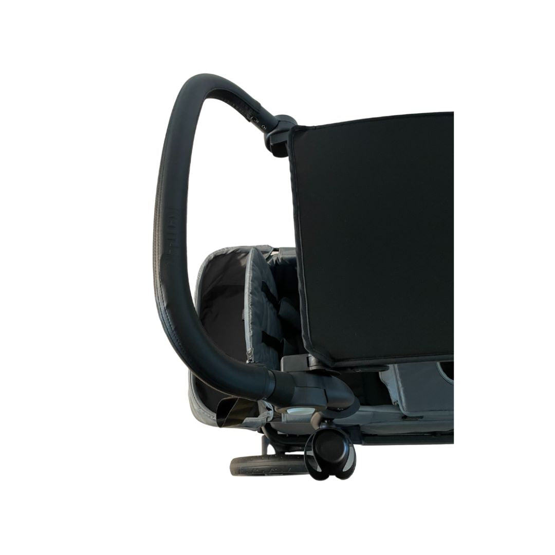 Ansicht von oben des Klappbollerwagen KETTLER COMPACT PU Ledergriffs für komfortable Handhabung