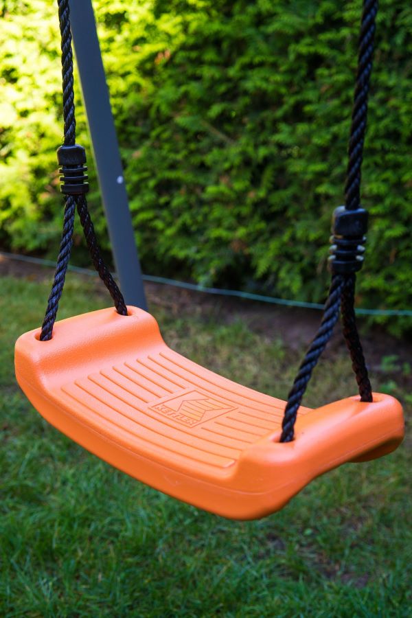 KETTLER Schaukelsitz orange - Schaukelsitz als eingehängtes Element im aufgebauten Schaukelgestell