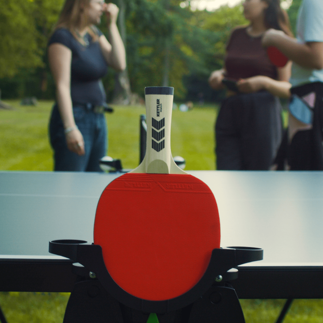 KETTLER Tischtennisplatte K1 Outdoor im Einsatz