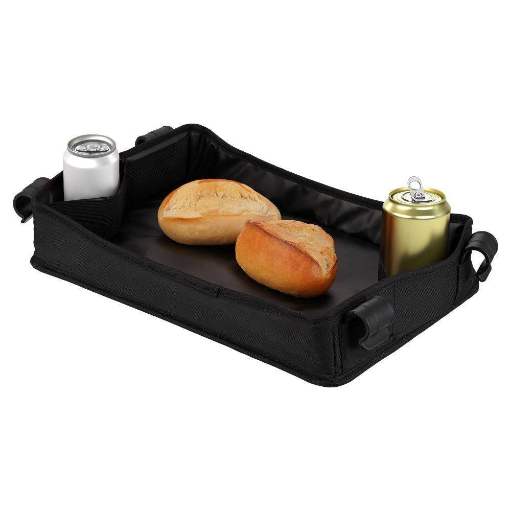 Das Tablett mit erhöhtem Rand für den KETTLER Bollerwagen COMPACT, das zwei Brötchen und zwei Getränke hält. Die Getränke sind jeweils in den Seitentaschen des Tabletts platziert.