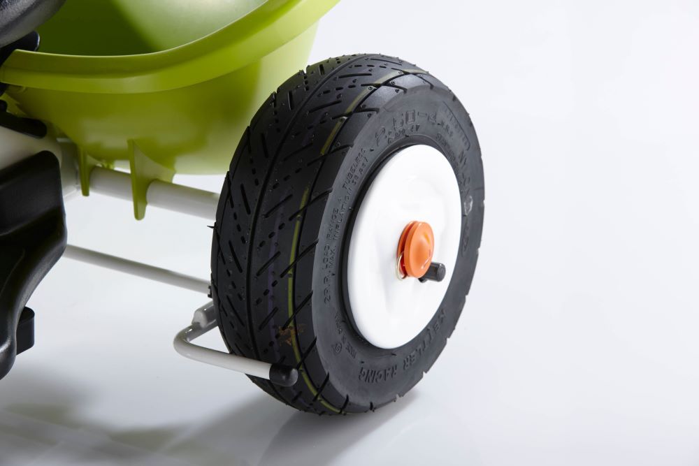 Nahaufnahme des Luftreifens des KETTLER Dreirads Startrike Air für eine komfortable Fahrt.