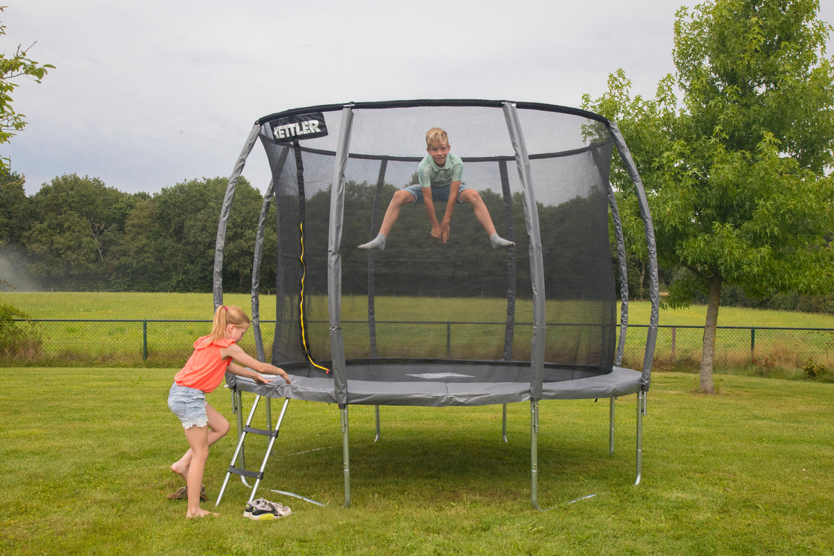 KETTLER Outdoor Trampolin JUMP 244 im Einsatz