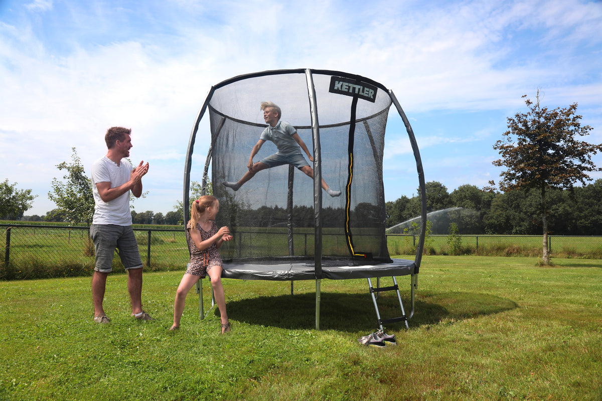 KETTLER Outdoor Trampolin JUMP 244 im Einsatz