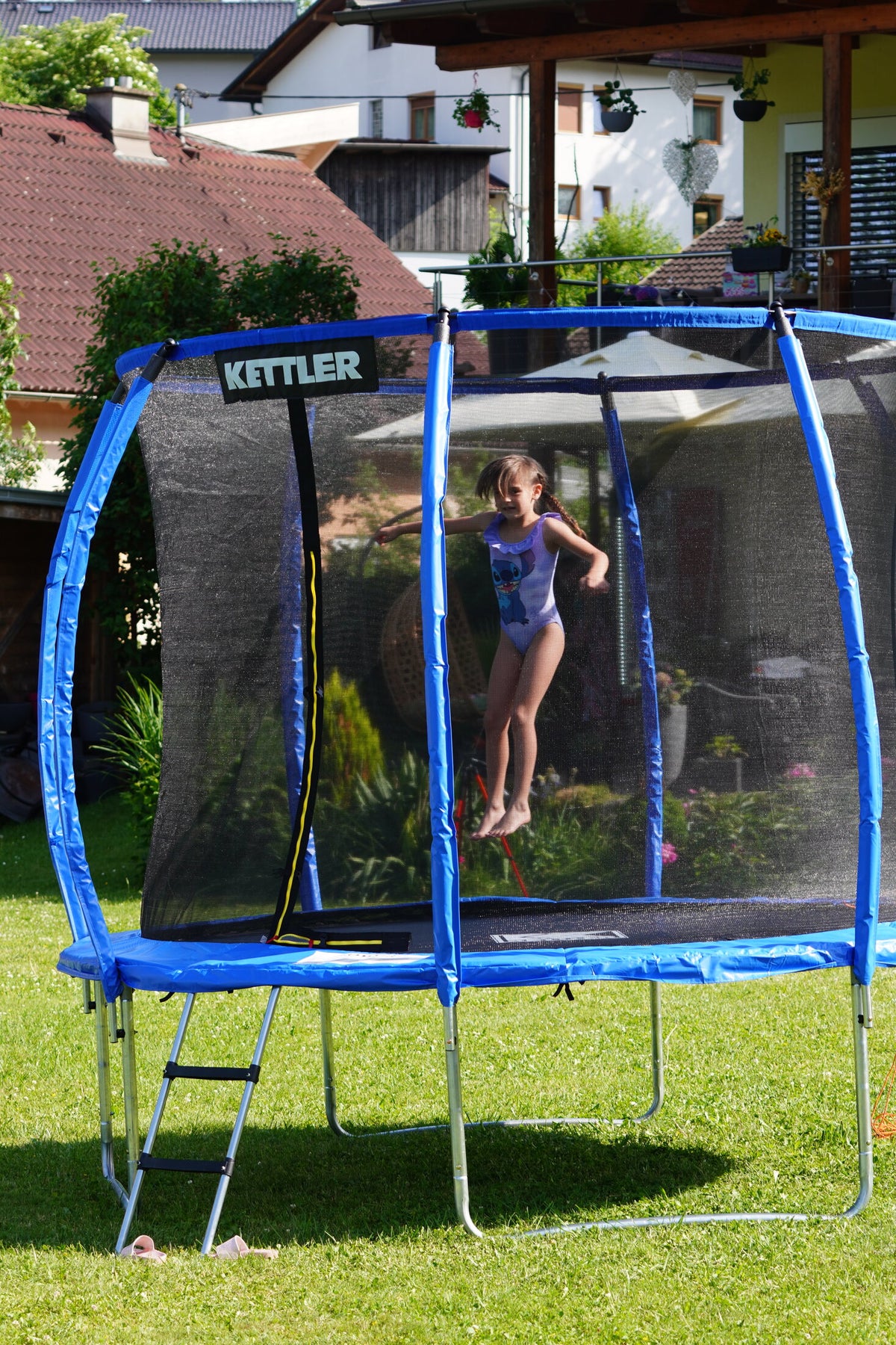 KETTLER Outdoor Trampolin JUMP 305 im Einsatz