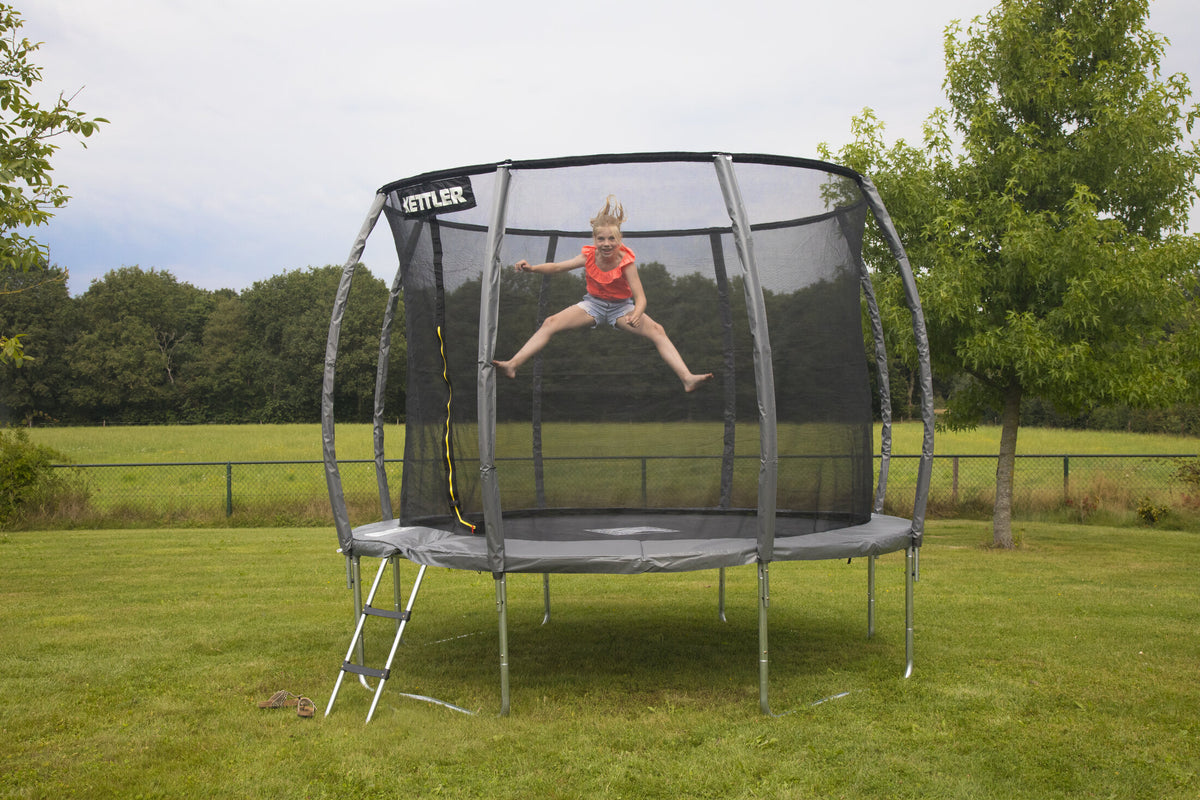 KETTLER Outdoor Trampolin JUMP 305 im Einsatz