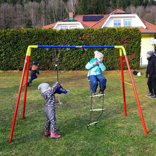 KETTLER Doppelschaukel COMBI Rot/Blau im Einsatz