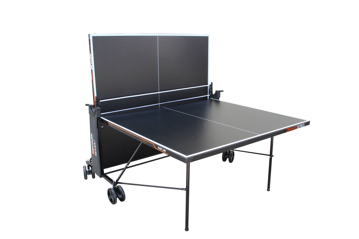 Im Einzelspielermodus wird die KETTLER Tischtennisplatte Basic Outdoor durch das praktische Klappsystem so positioniert, dass sie das eigenständige Training ermöglicht.