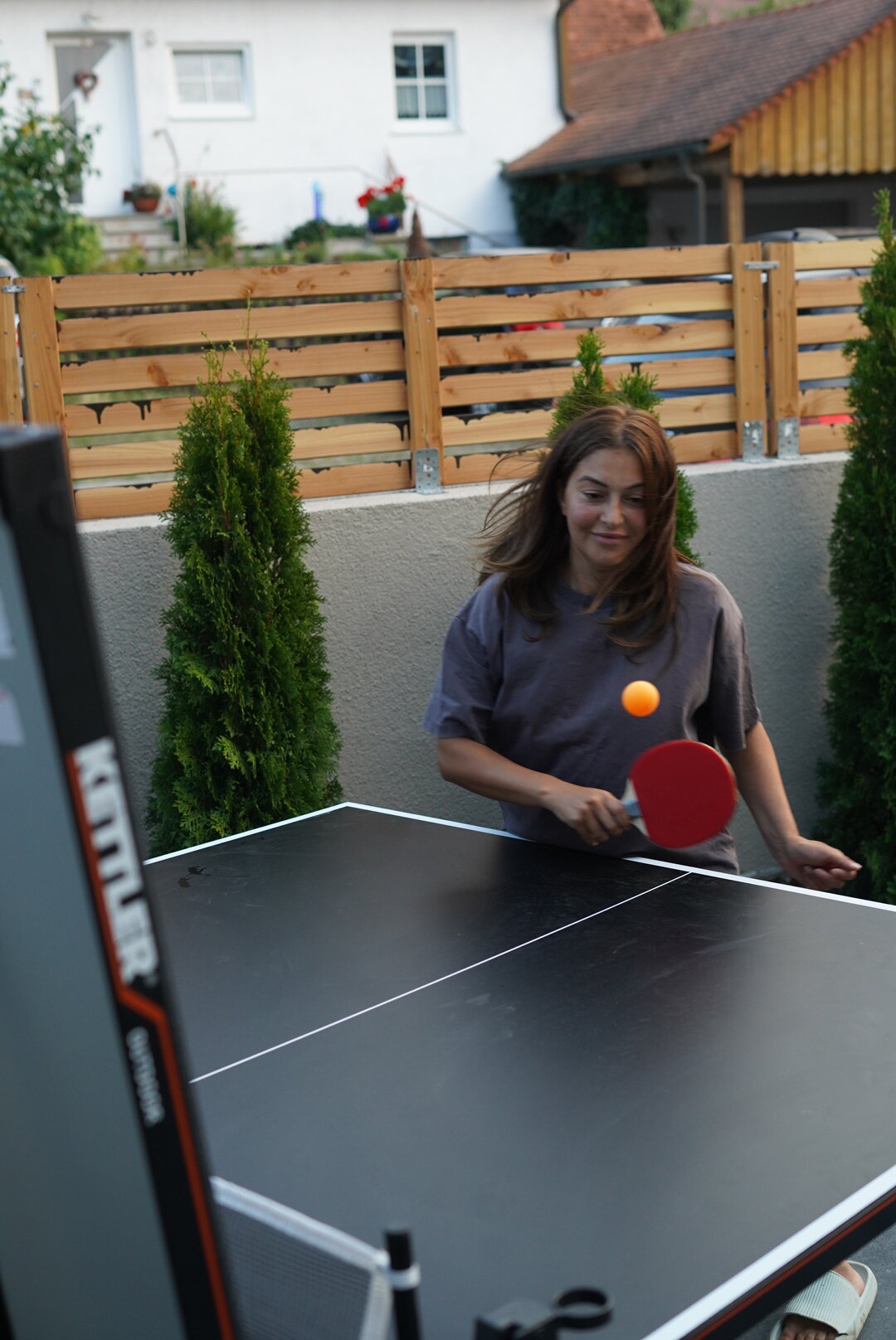 KETTLER Tischtennisplatte Basic Outdoor im Einsatz
