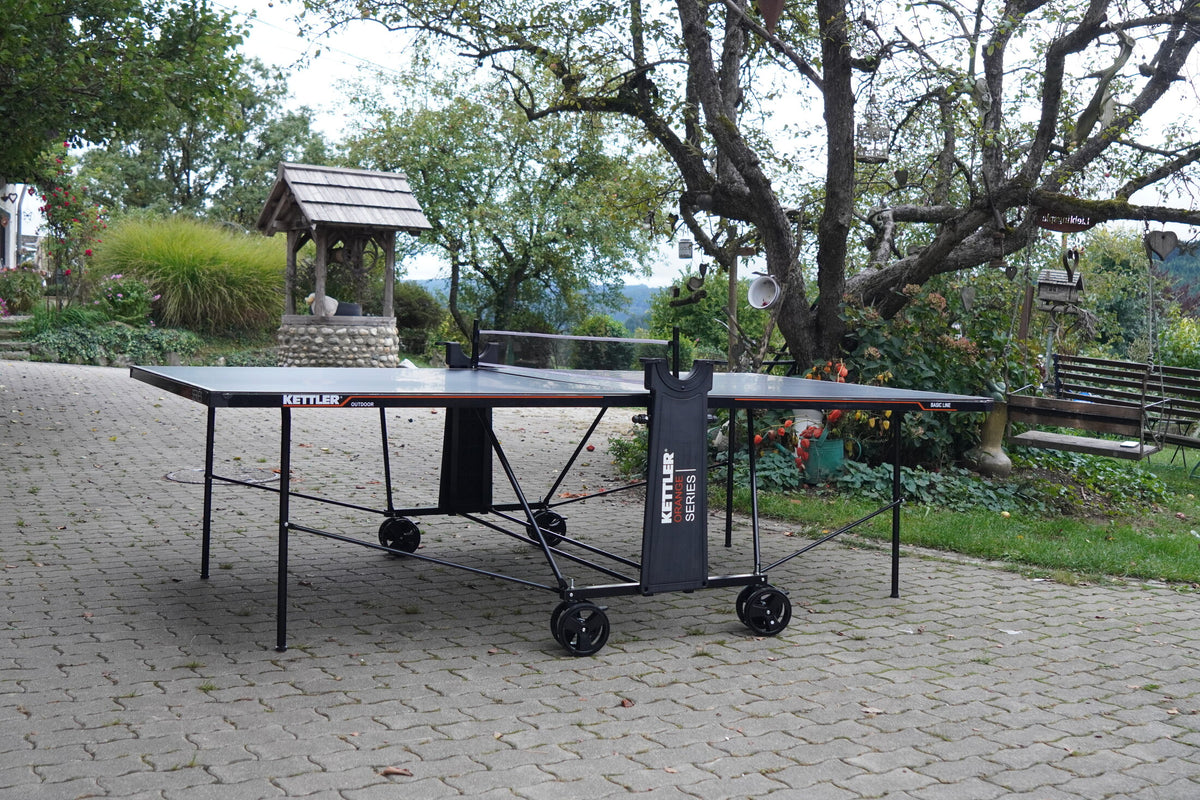 KETTLER Tischtennisplatte Basic Outdoor im Einsatz