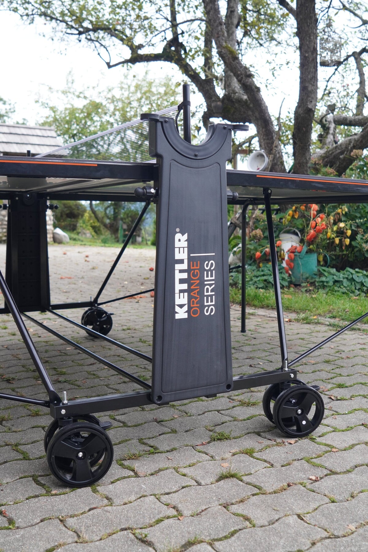 KETTLER Tischtennisplatte Basic Outdoor im Einsatz