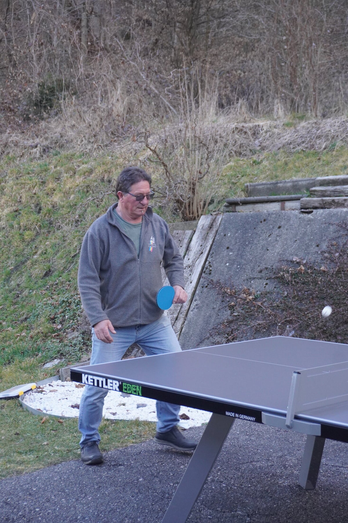 KETTLER Tischtennisplatte Eden Outdoor im Einsatz
