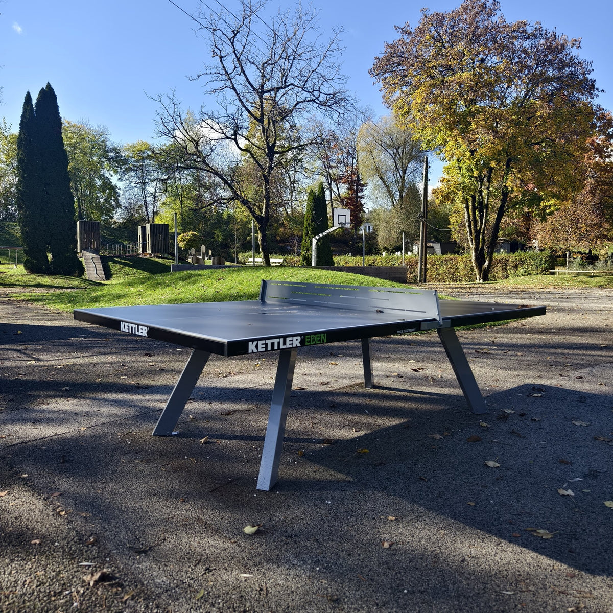 KETTLER Tischtennisplatte Eden Outdoor im Einsatz