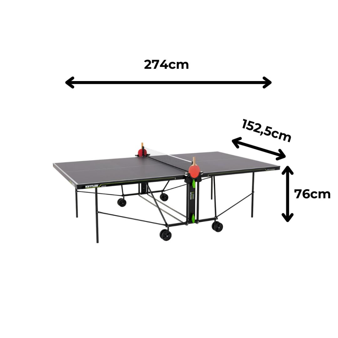 Die Kettler Tischtennisplatte K1 Outdoor in aufgeklapptem Zustand mit den Maßen 274 cm Länge, 152,5 cm Breite und 76 cm Höhe, ideal für Outdoor-Tischtennisspiele.