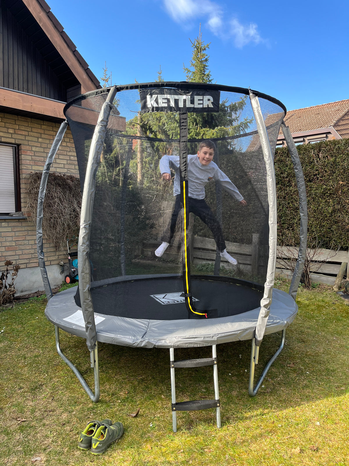 KETTLER Outdoor Trampolin JUMP 244 im Einsatz